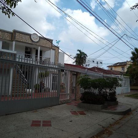 Apartaestudio El Lugar Ideal Cra. 62 #74-143. バランキージャ エクステリア 写真