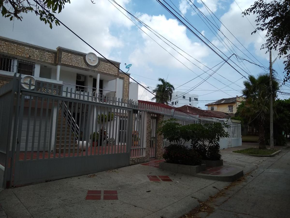 Apartaestudio El Lugar Ideal Cra. 62 #74-143. バランキージャ エクステリア 写真