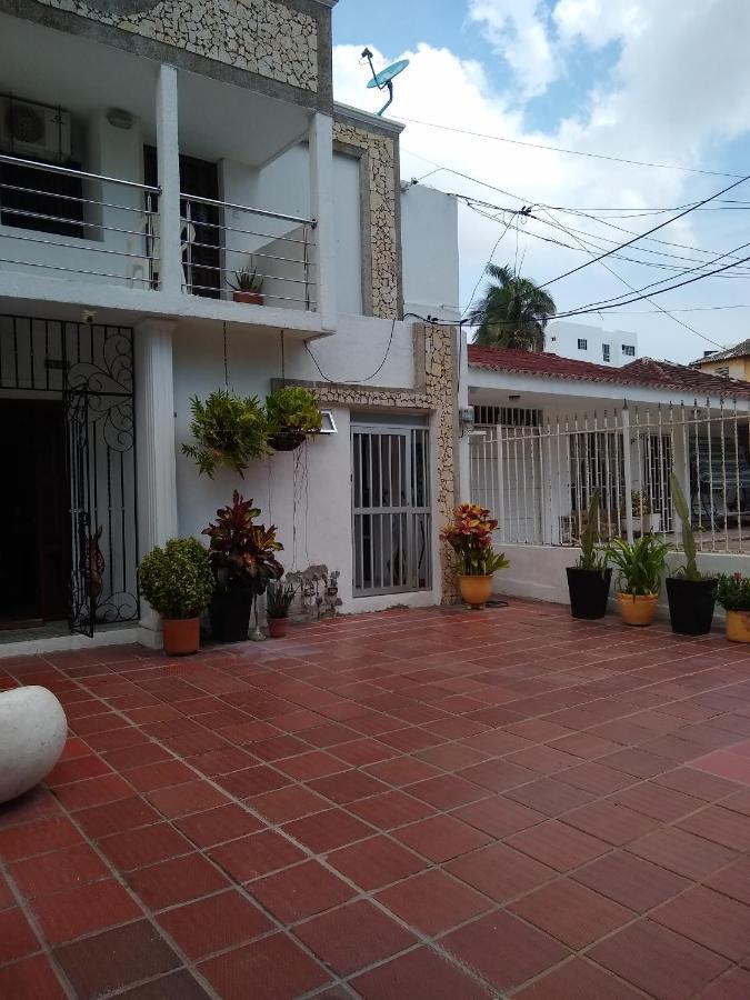 Apartaestudio El Lugar Ideal Cra. 62 #74-143. バランキージャ エクステリア 写真
